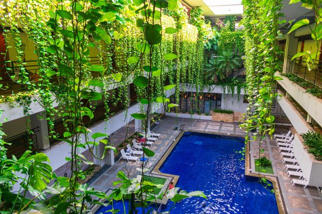 ザ・ムーンビーチ ミュージアムリゾート アトリウムプール（半屋外）【夏季・冬季営業】